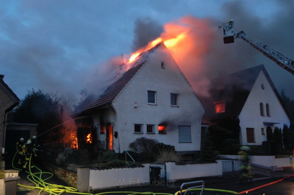Feuer 2 Koeln Rodenkirchen Schuetzstr P040.JPG